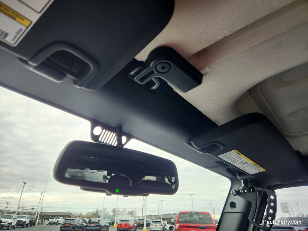 Used 2013 Jeep Wrangler Unlimited Rubicon w/ Connectivity Group image 44