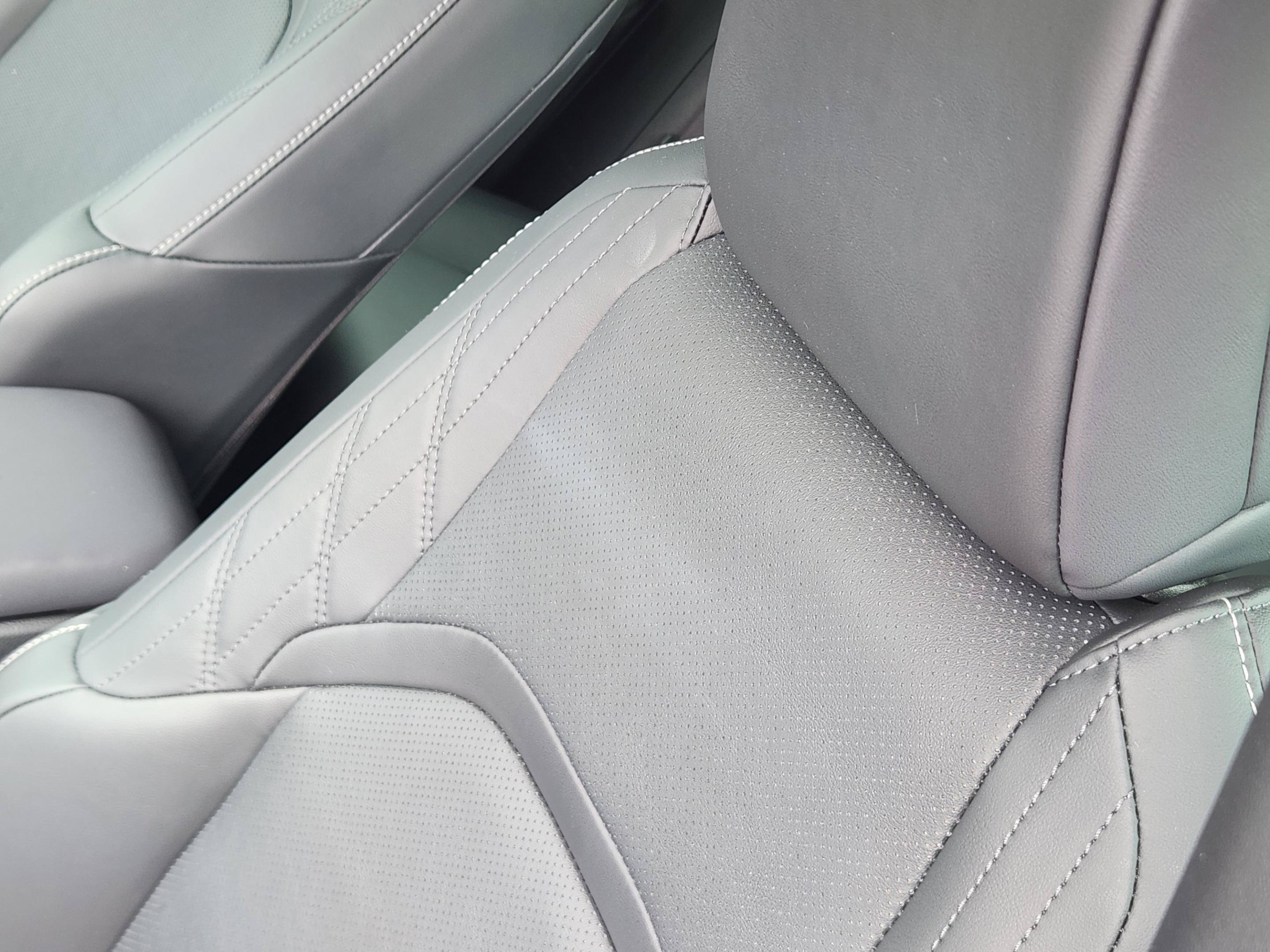 Used 2025 Lexus UX 300h FWD image 7