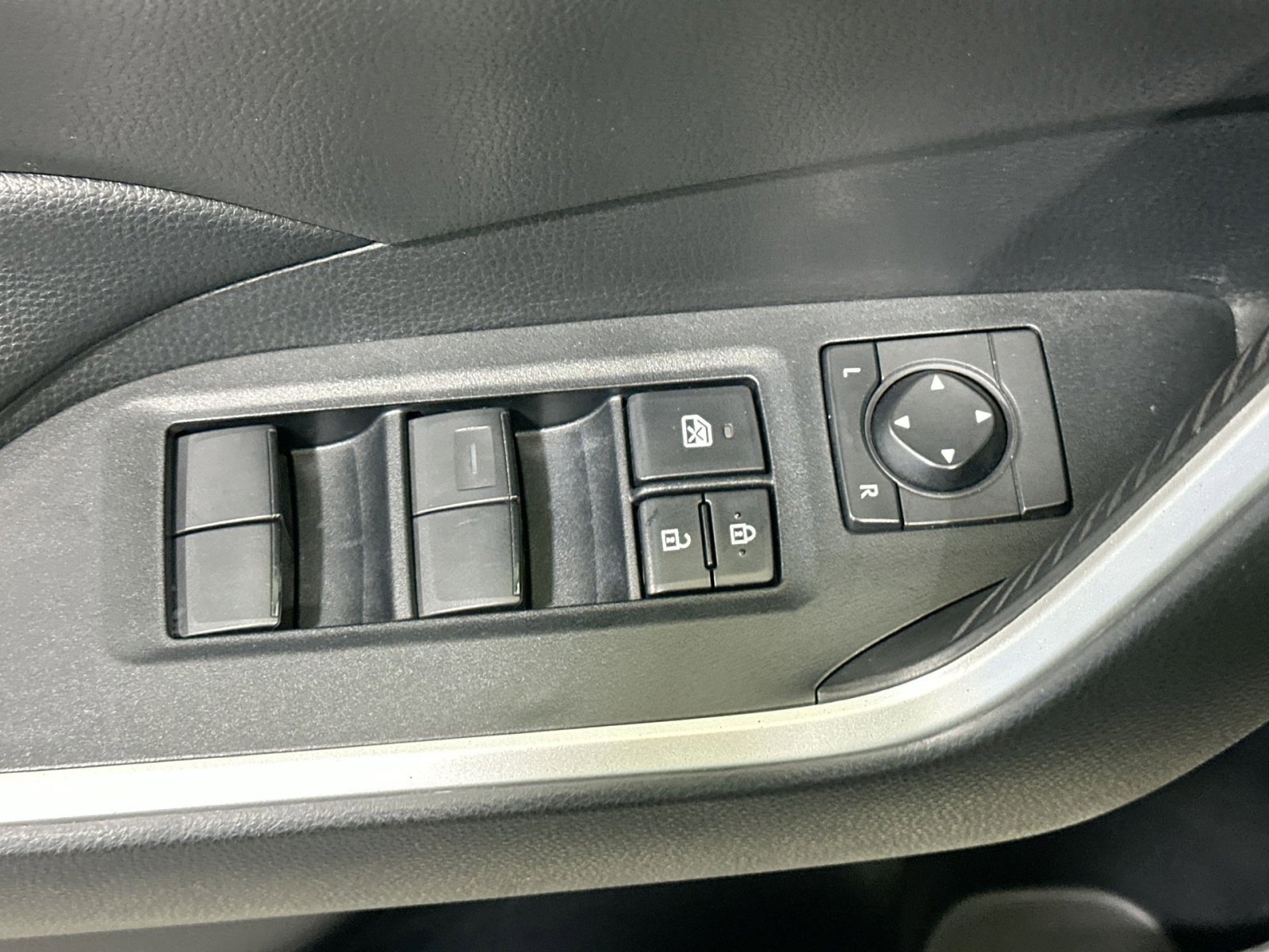 Used 2020 Toyota RAV4 LE image 16