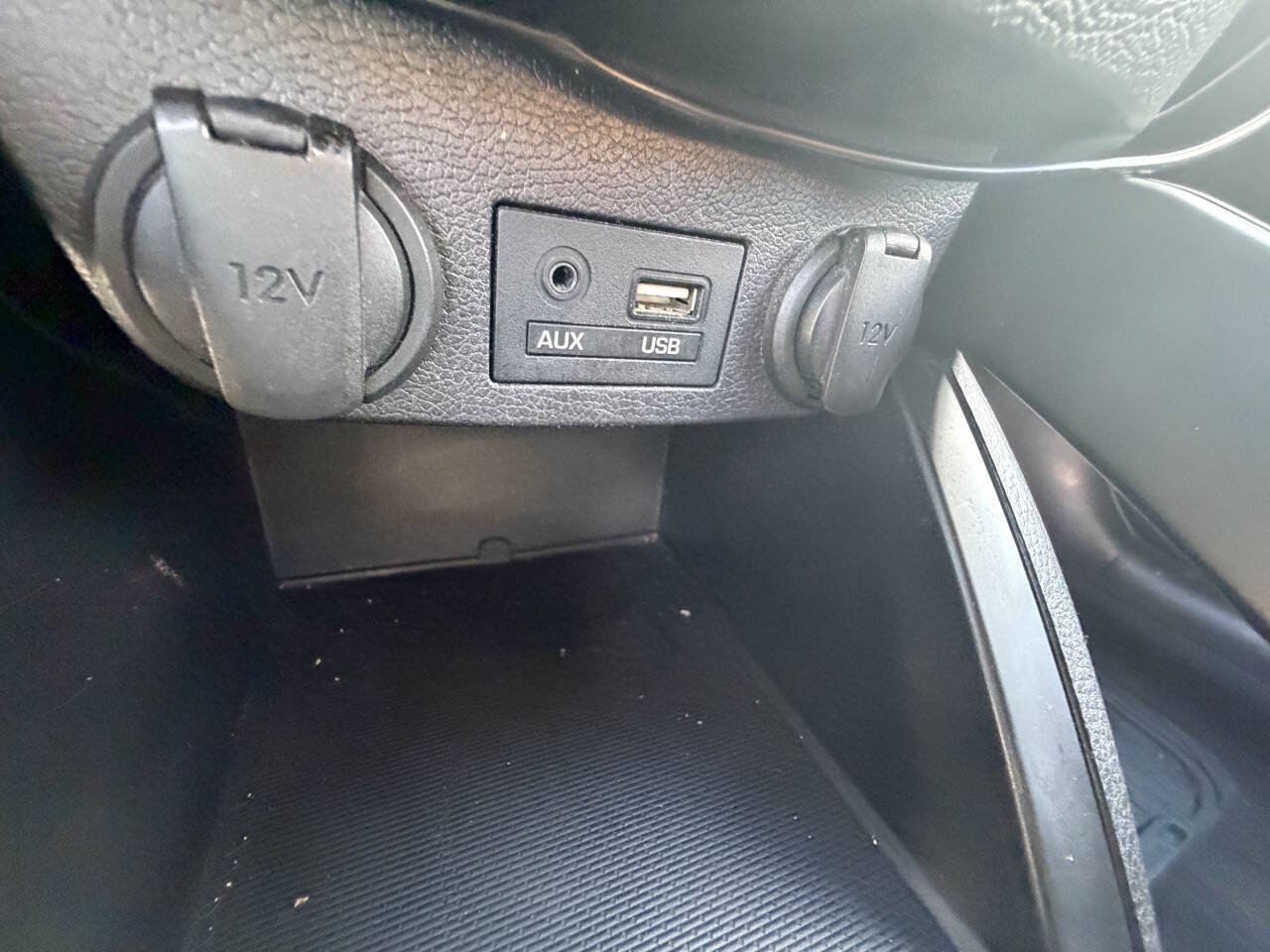 Used 2017 Hyundai Veloster FWD image 23