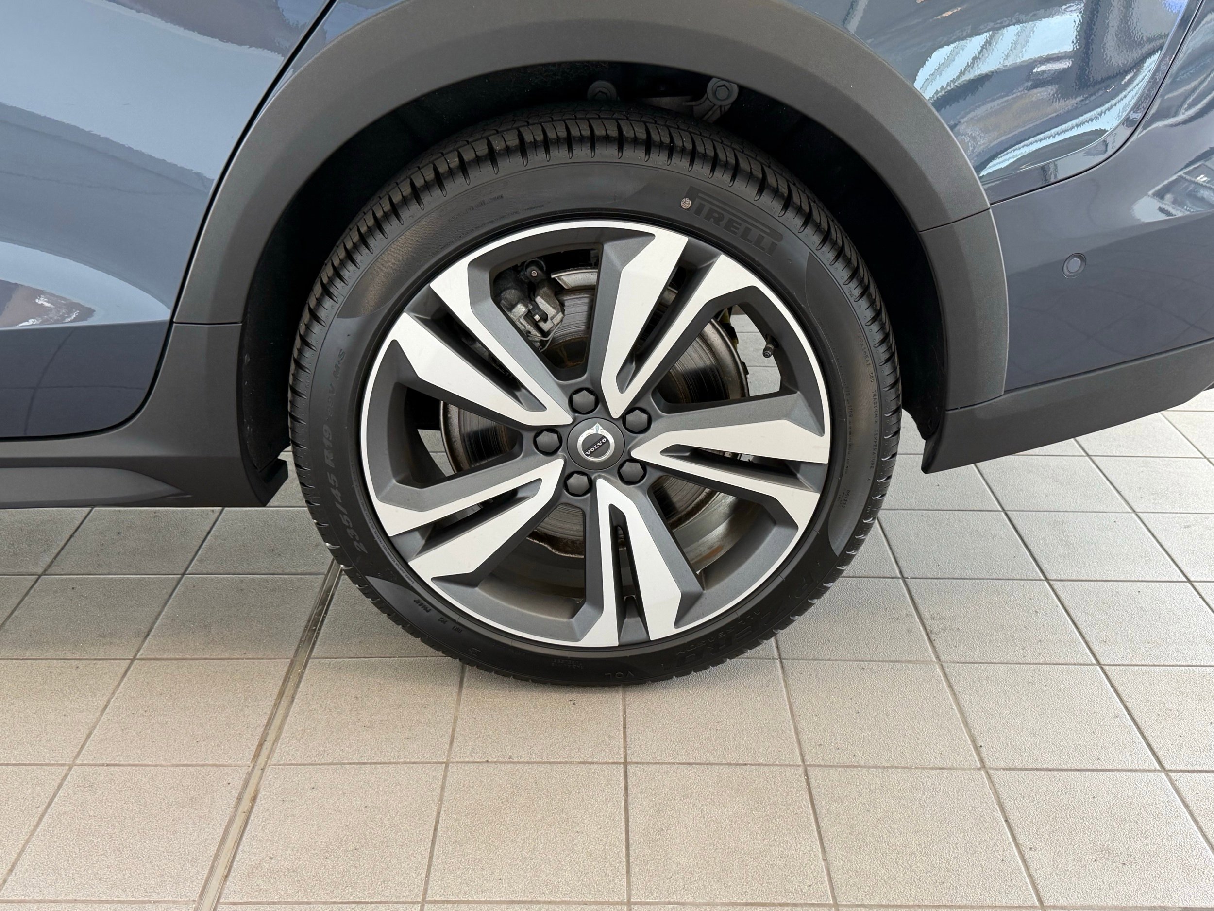 Certified 2025 Volvo V60 B5 Cross Country Plus AWD/4WD image 10