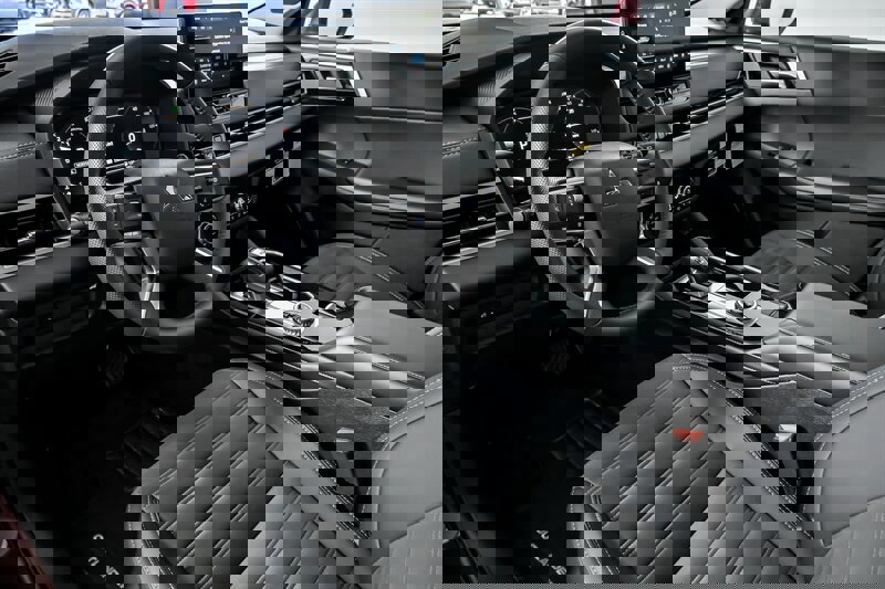 New 2025 Mitsubishi Outlander SE image 11