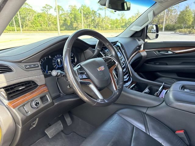Used 2019 Cadillac Escalade Premium Luxury w/ Escalade Sport Edition image 25