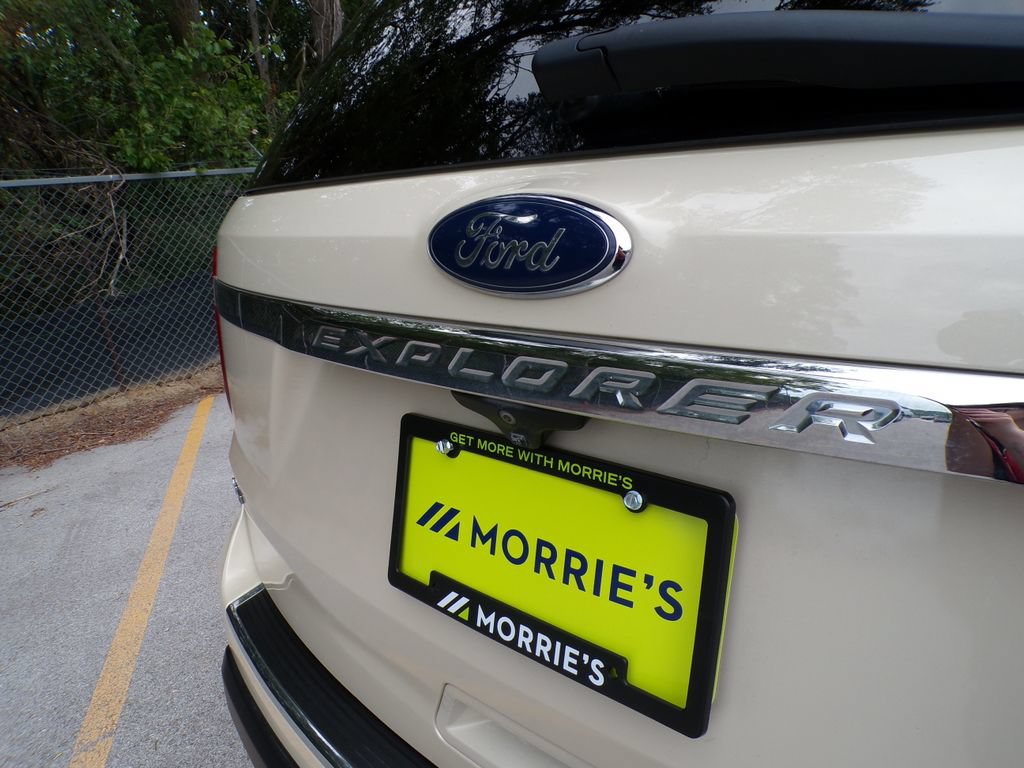 Used 2018 Ford Explorer XLT w/ Equipment Group 202A FWD image 14