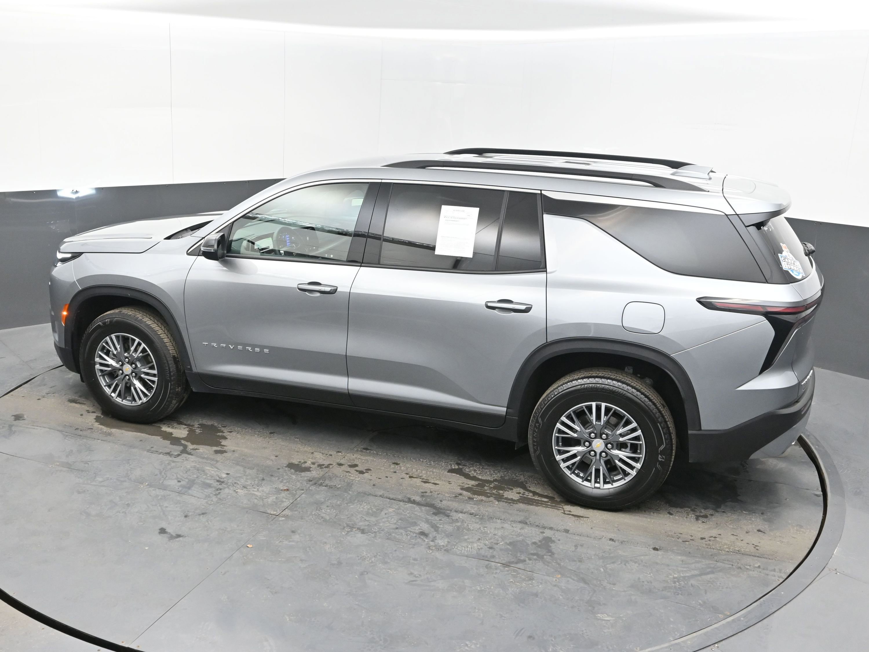 Used 2025 Chevrolet Traverse LT image 35