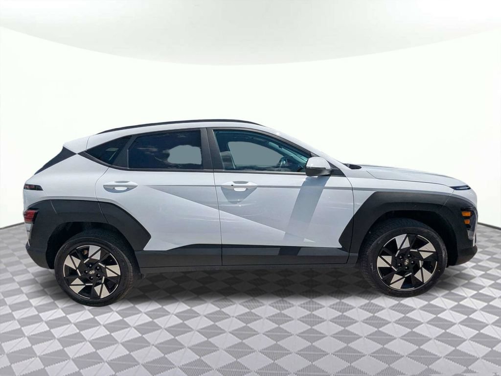 Used 2025 Hyundai Kona SEL AWD/4WD image 2