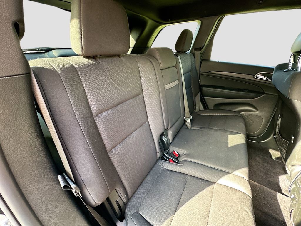 Used 2018 Jeep Grand Cherokee Laredo image 38