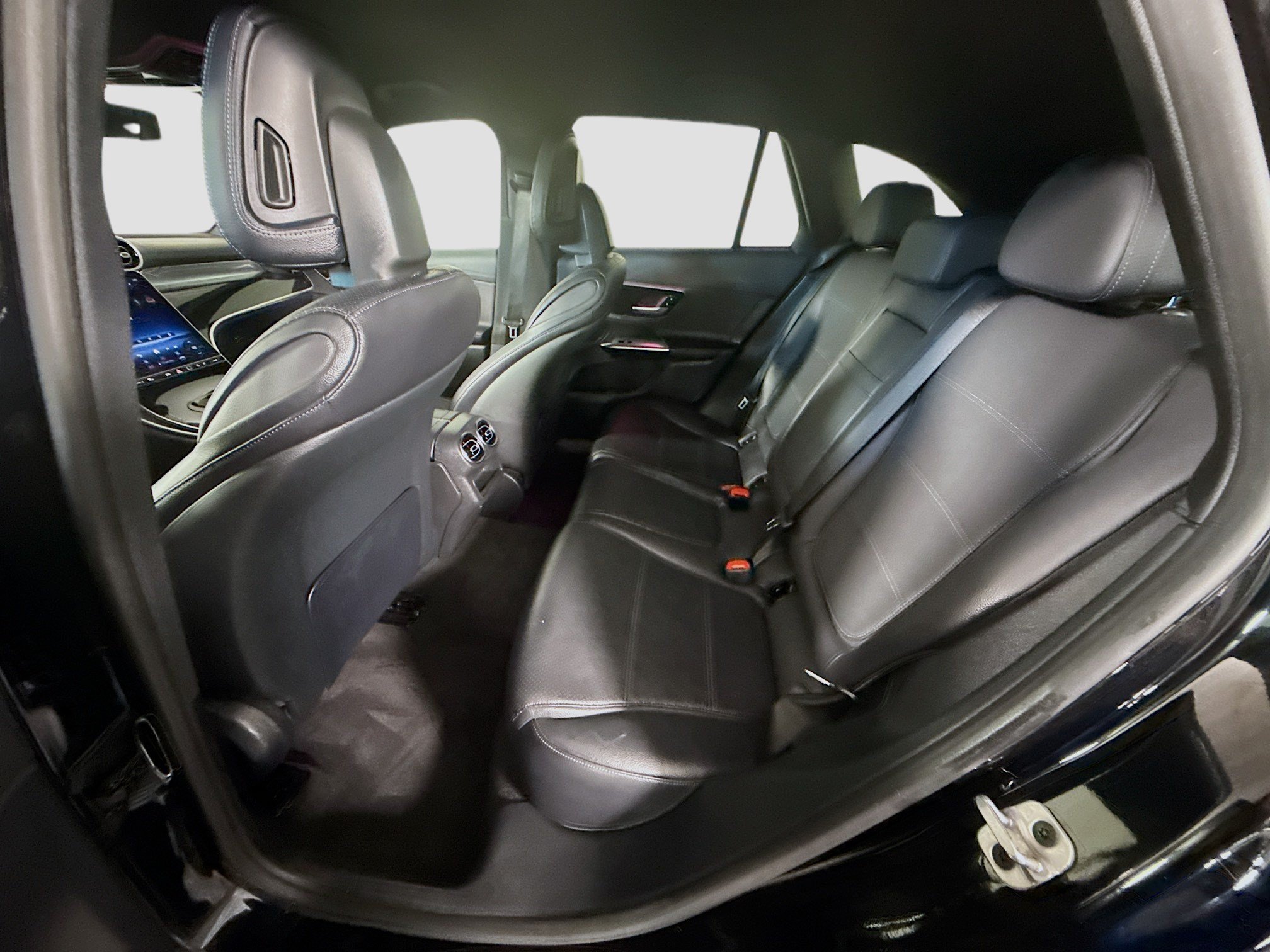 Used 2024 Mercedes-Benz GLC 300 4MATIC image 25