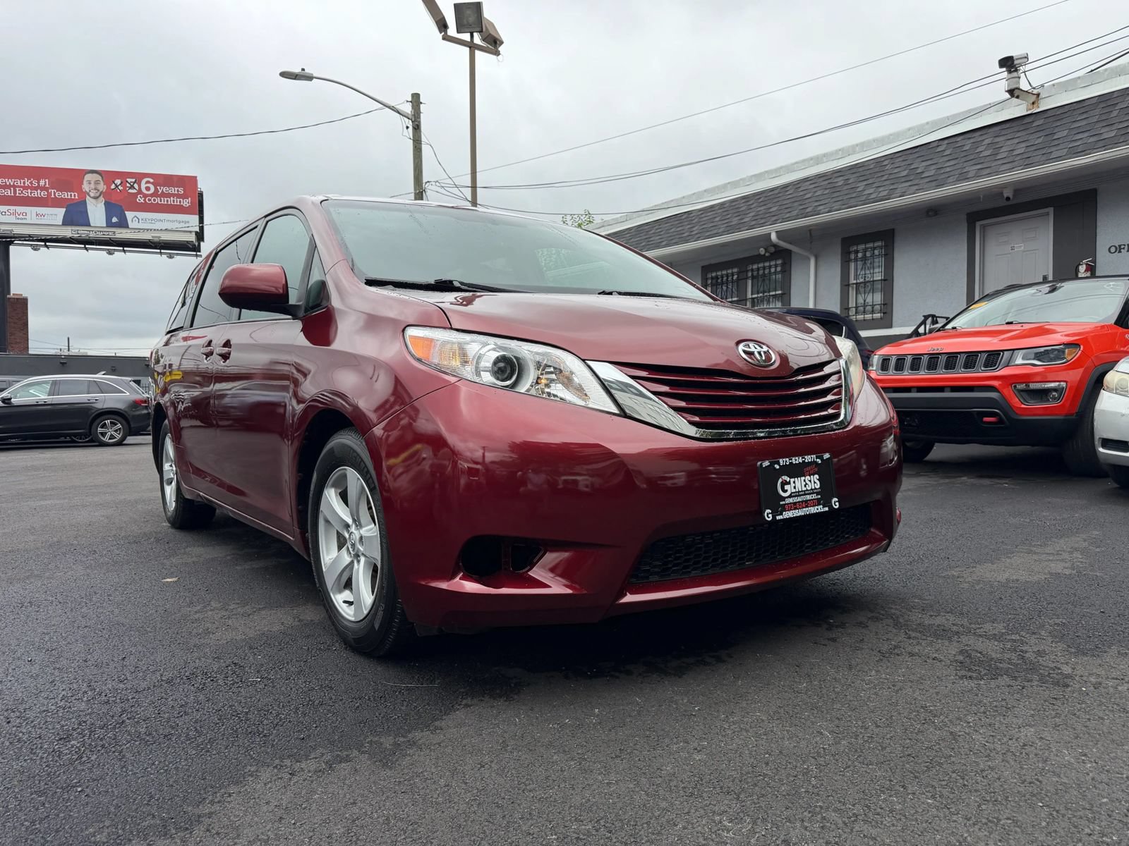 Used 2015 Toyota Sienna LE FWD image 3