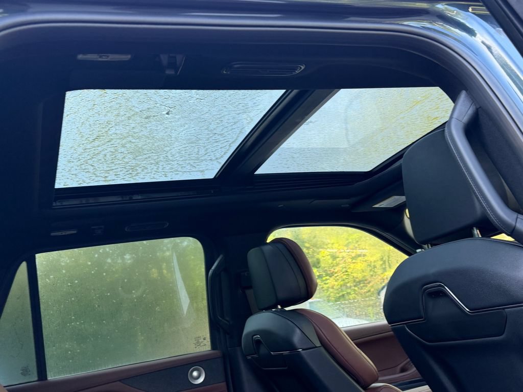 New 2026 Lincoln Navigator Reserve AWD/4WD image 10