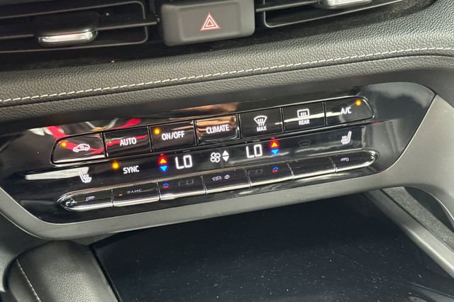 Used 2023 Buick Envision Essence FWD image 31