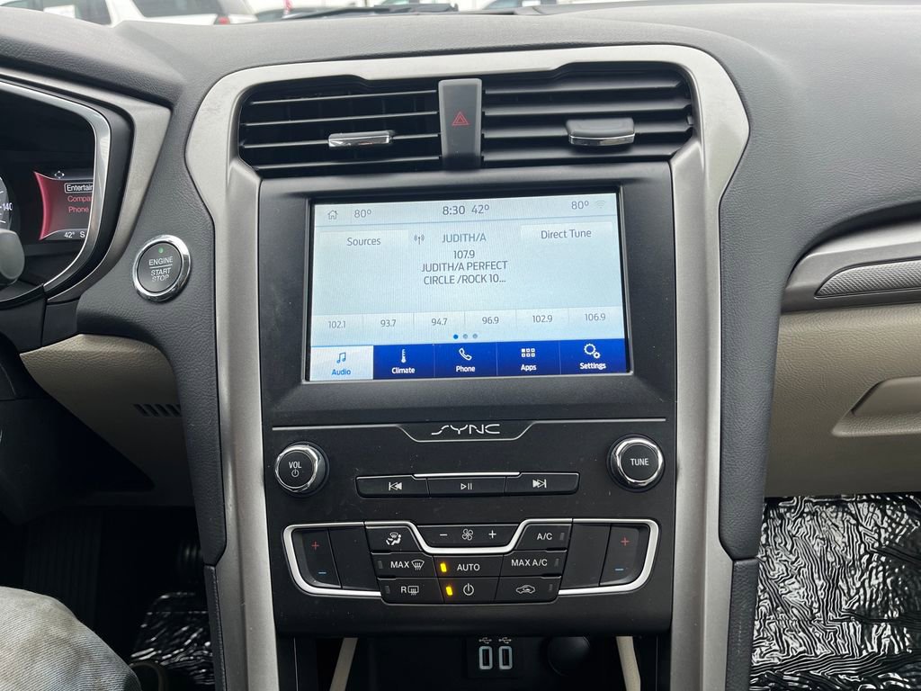 Used 2020 Ford Fusion SE image 25