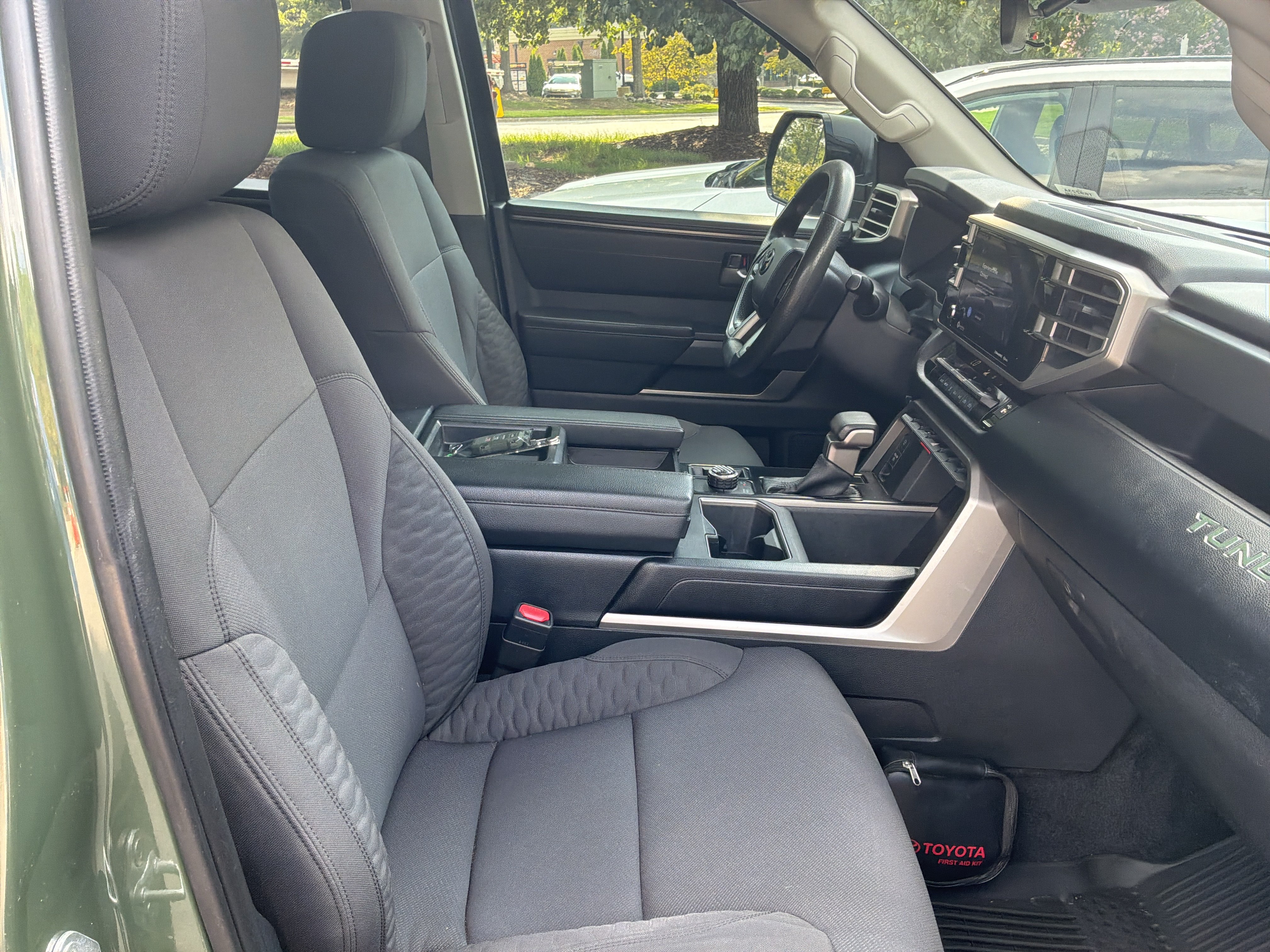 Used 2022 Toyota Tundra SR5 w/ SR5 Convenience Package AWD/4WD image 32