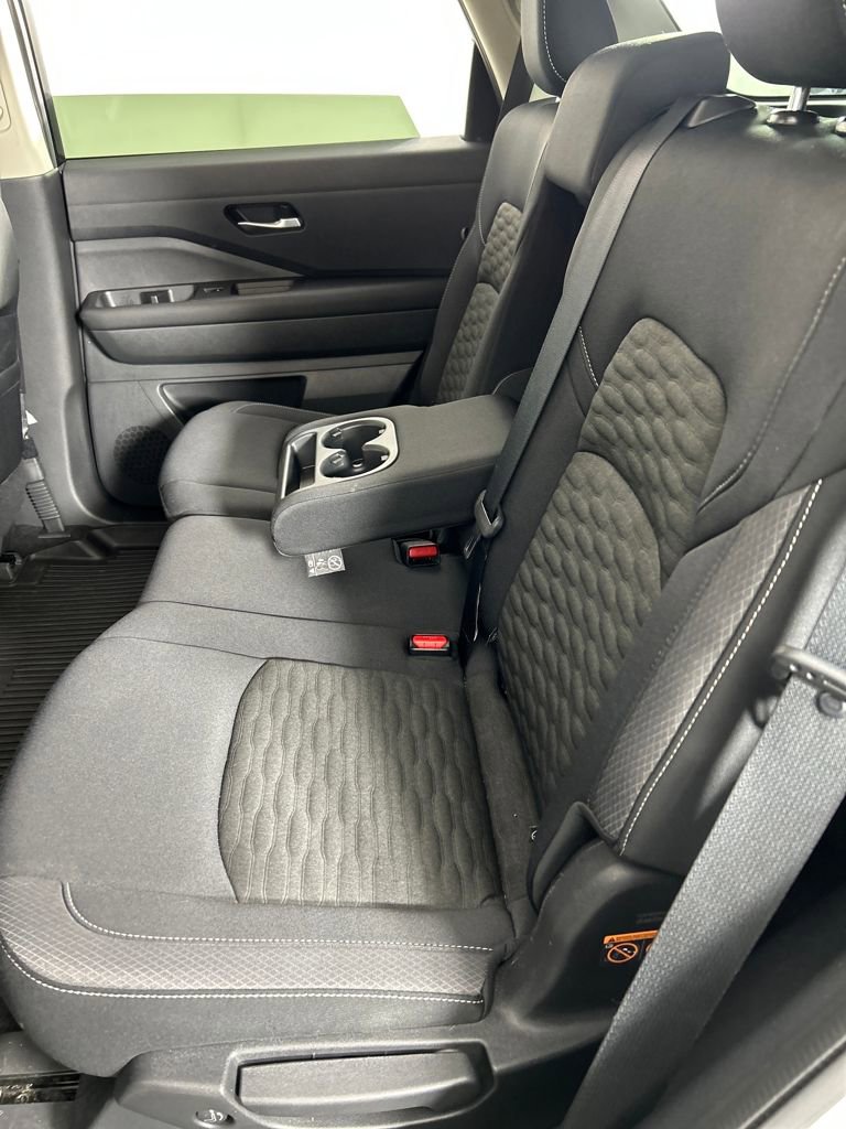 Used 2022 Nissan Pathfinder SV w/ SV Black Package image 17