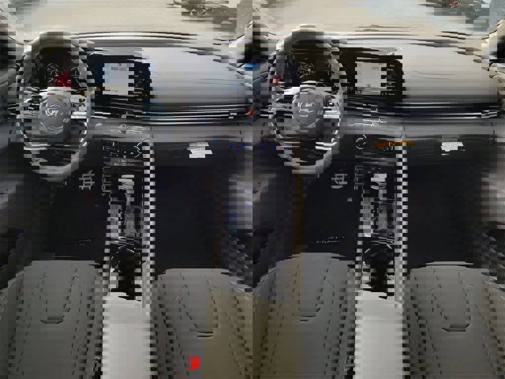 New 2025 Hyundai Elantra SEL image 15