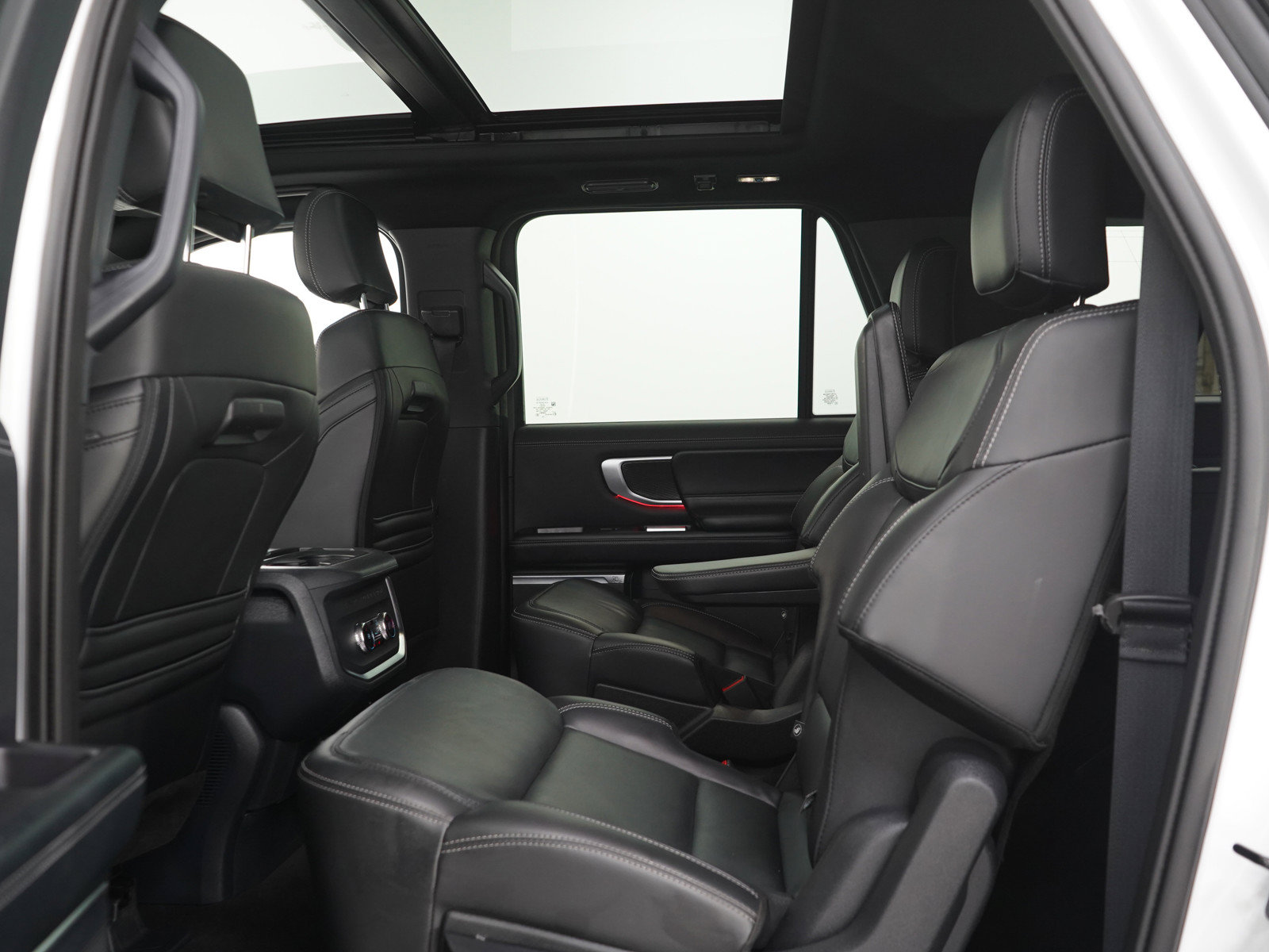 Used 2025 Ford Expedition Max Platinum w/ Stealth Appearance Package AWD/4WD image 19