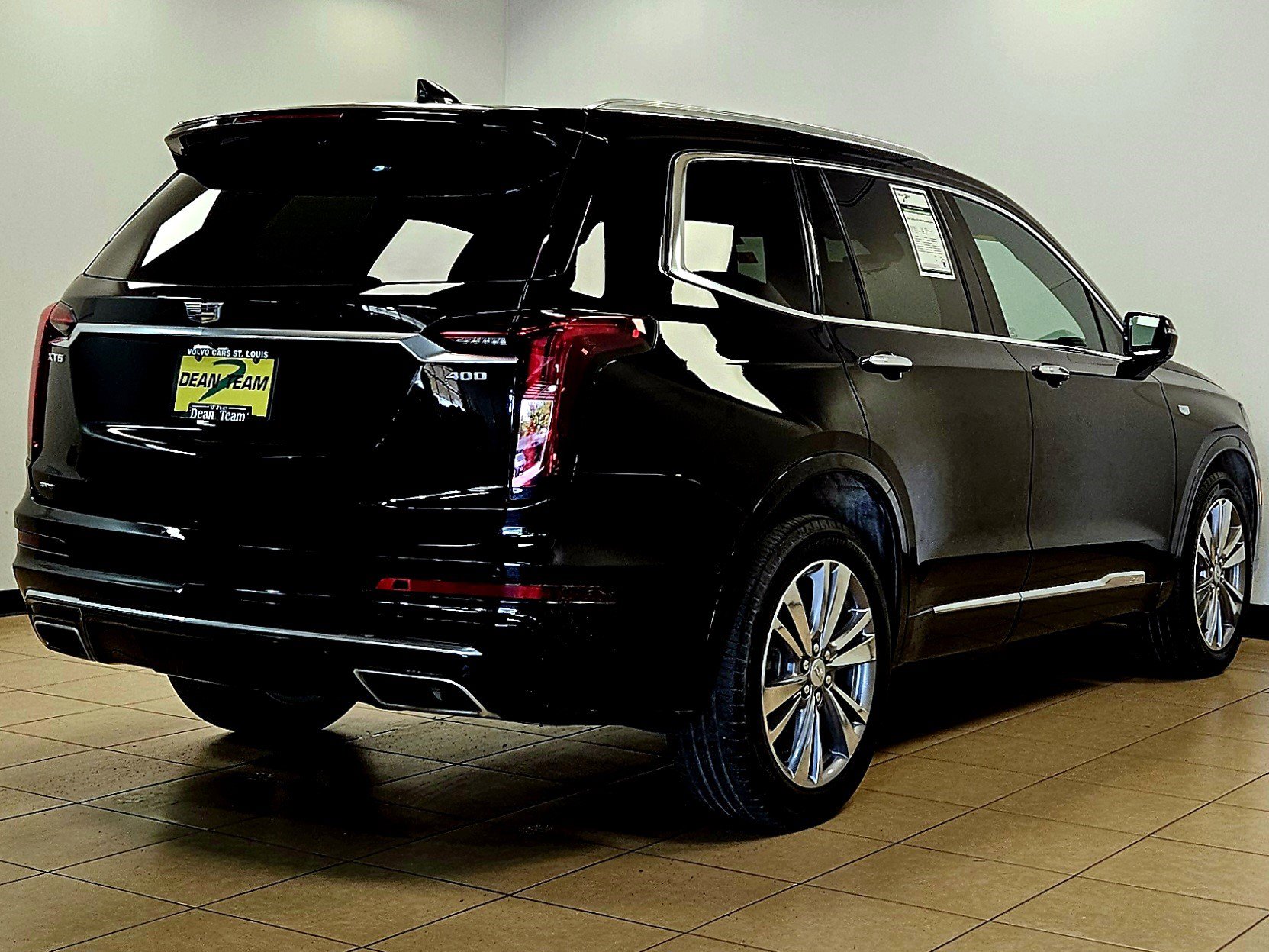 Used 2024 Cadillac XT6 Premium Luxury w/ Technology Package AWD/4WD image 4