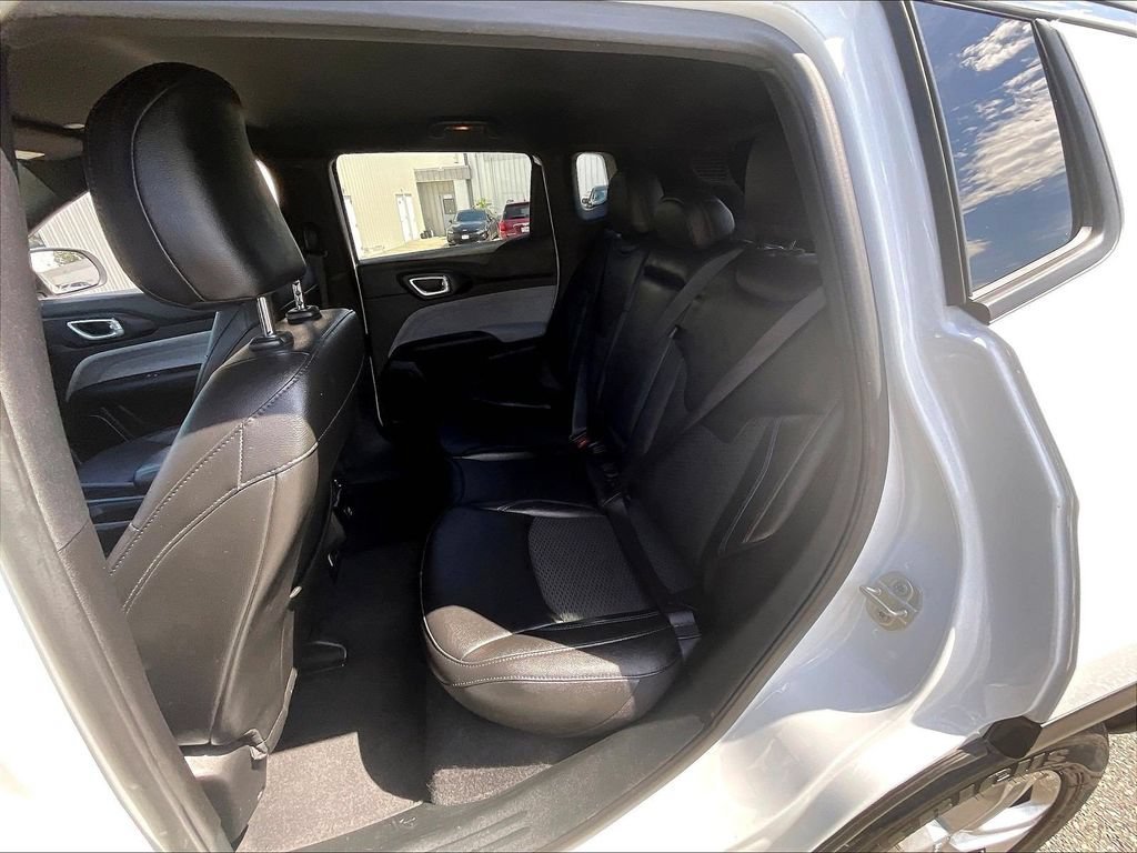 Used 2024 Jeep Compass Latitude AWD/4WD image 15