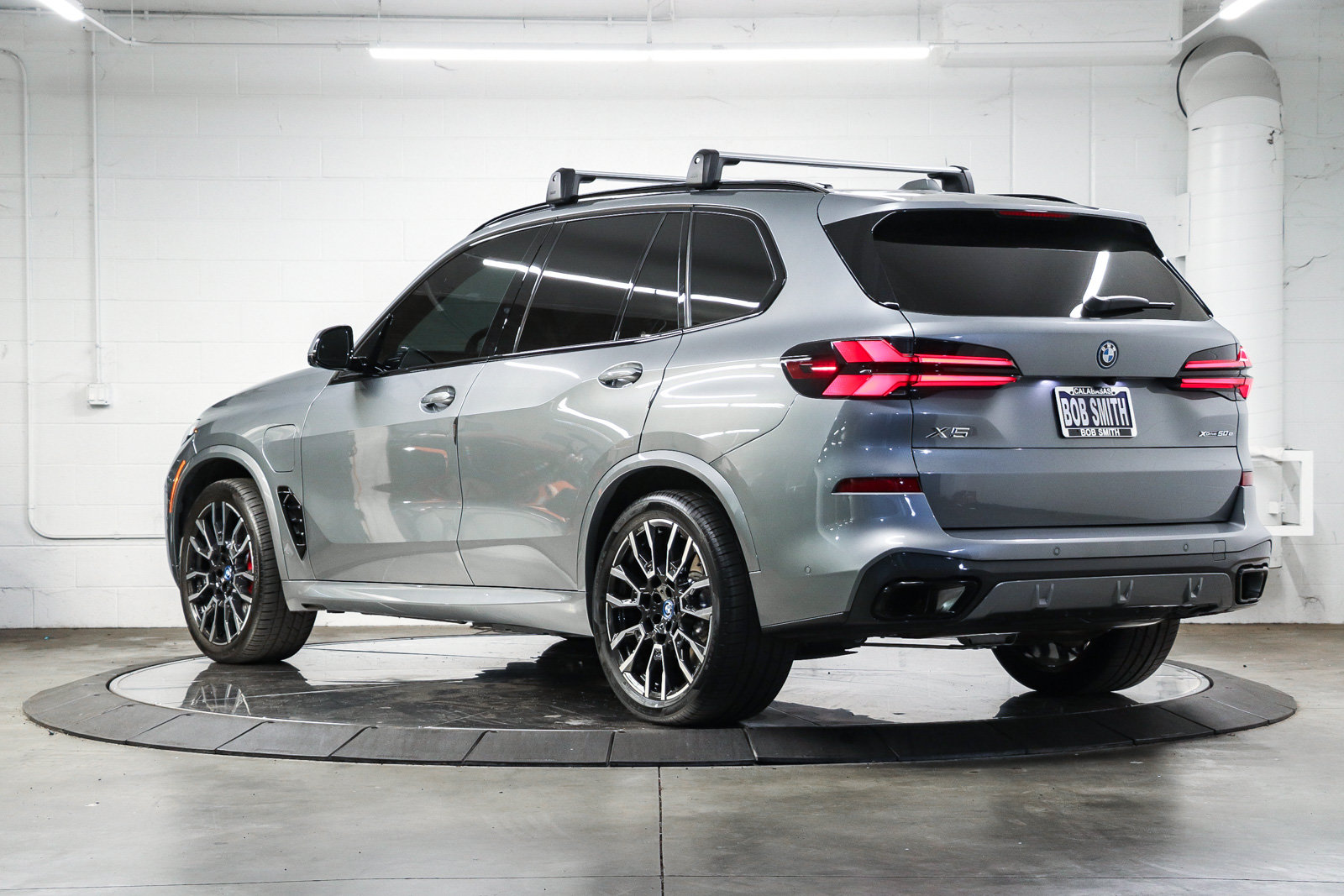 Used 2025 BMW X5 xDrive50e w/ Executive Package AWD/4WD image 4