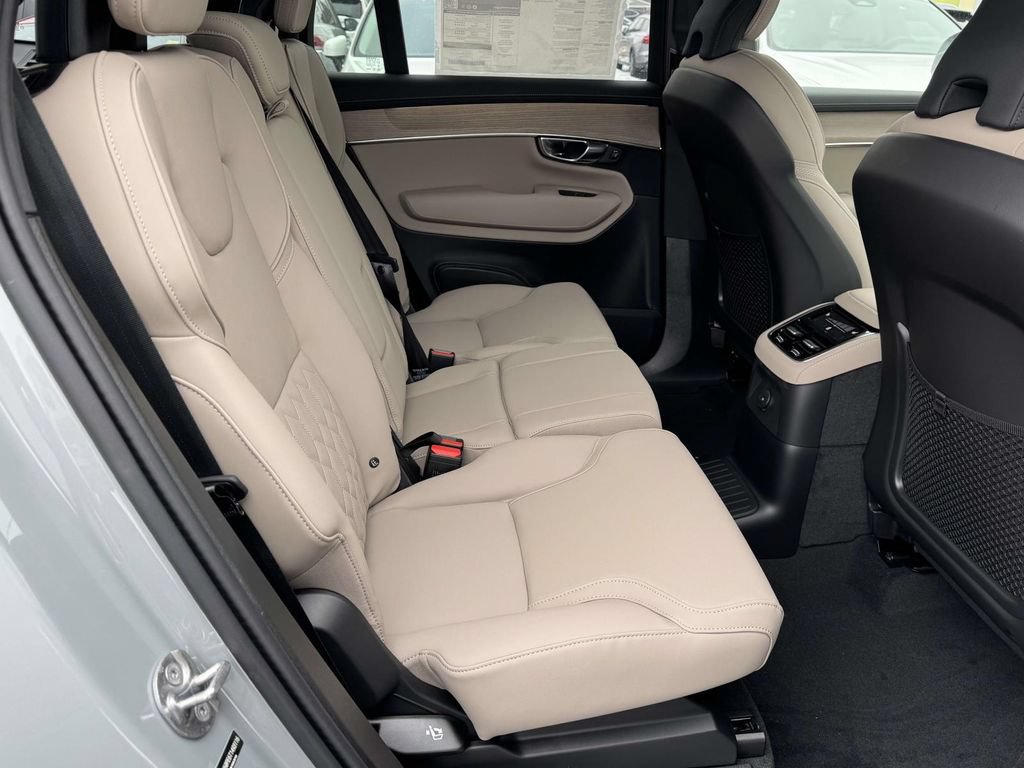New 2026 Volvo XC90 T8 Plus w/ Protection Package Premier AWD/4WD image 13