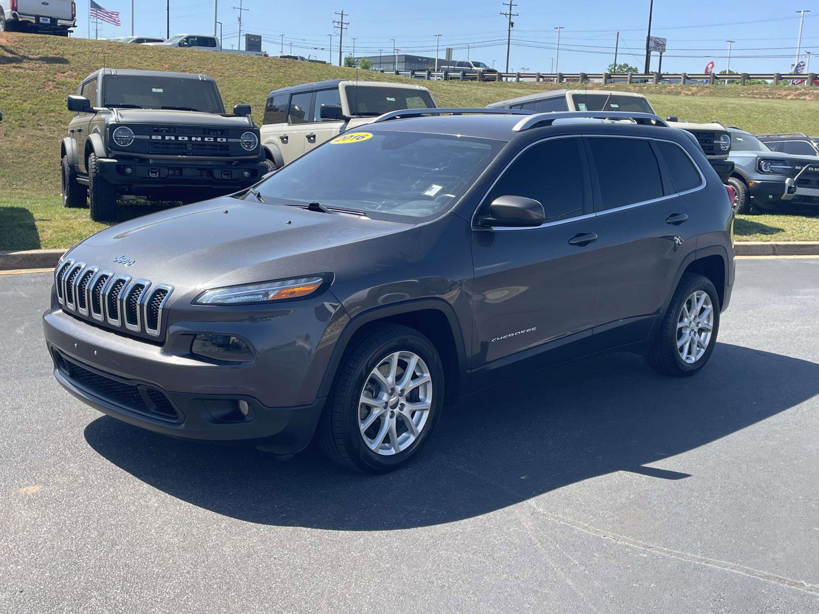 Used 2016 Jeep Cherokee Latitude FWD video 3