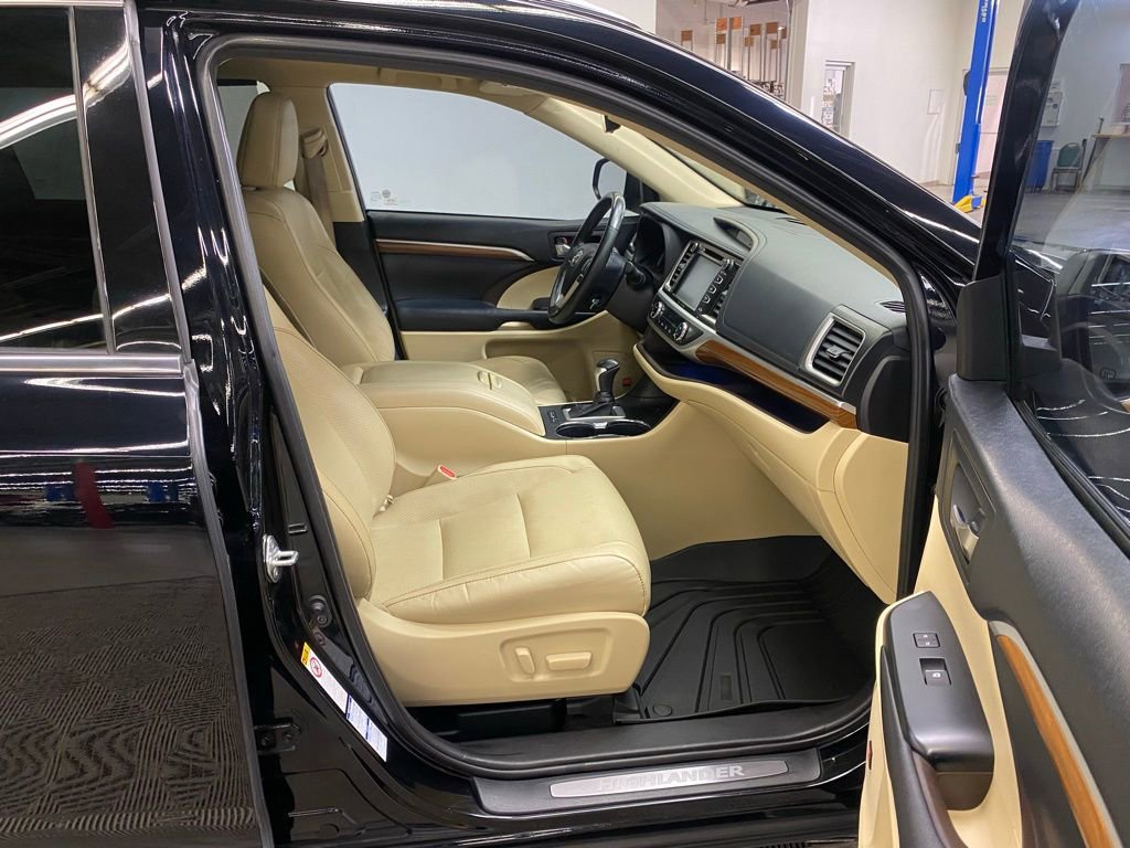 Used 2019 Toyota Highlander Limited Platinum image 15