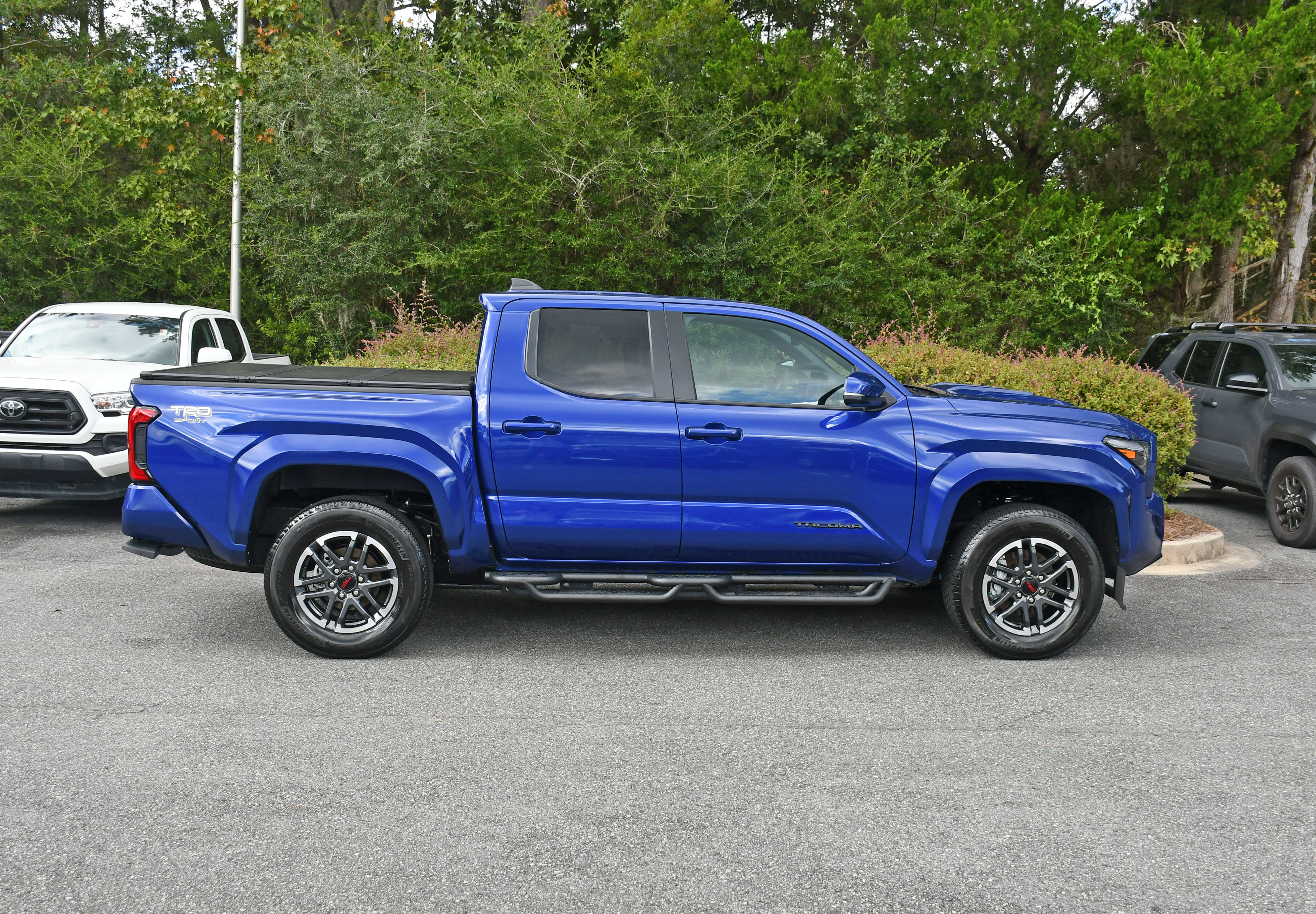 Used 2025 Toyota Tacoma TRD Sport w/ TRD Sport Upgrade Package RWD image 2