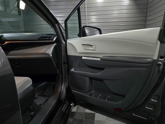 Used 2023 Toyota Sienna LE image 36