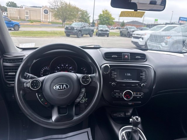 Used 2017 Kia Soul + FWD image 29