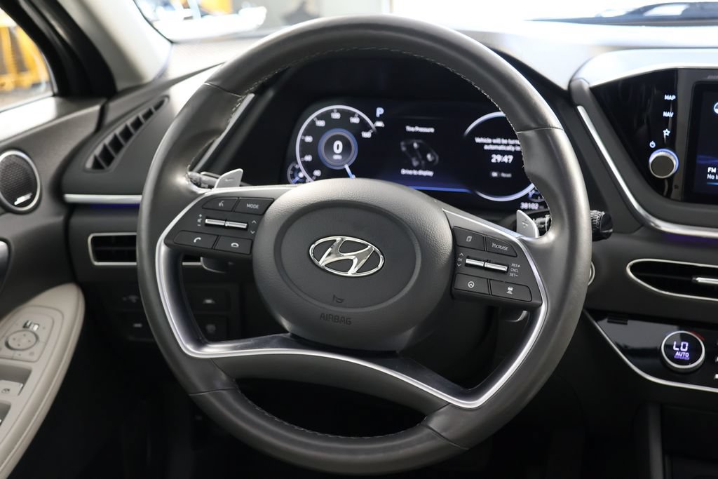 Used 2022 Hyundai Sonata Limited w/ Preferred Accessory Package FWD image 10