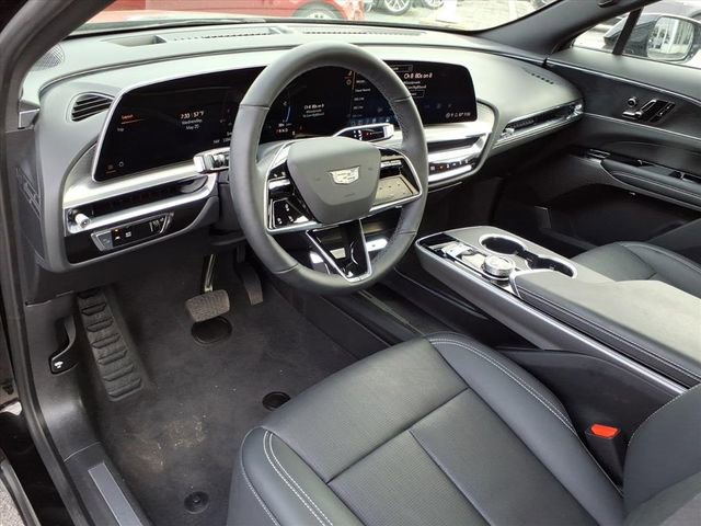 Used 2024 Cadillac Lyriq Sport AWD/4WD image 3