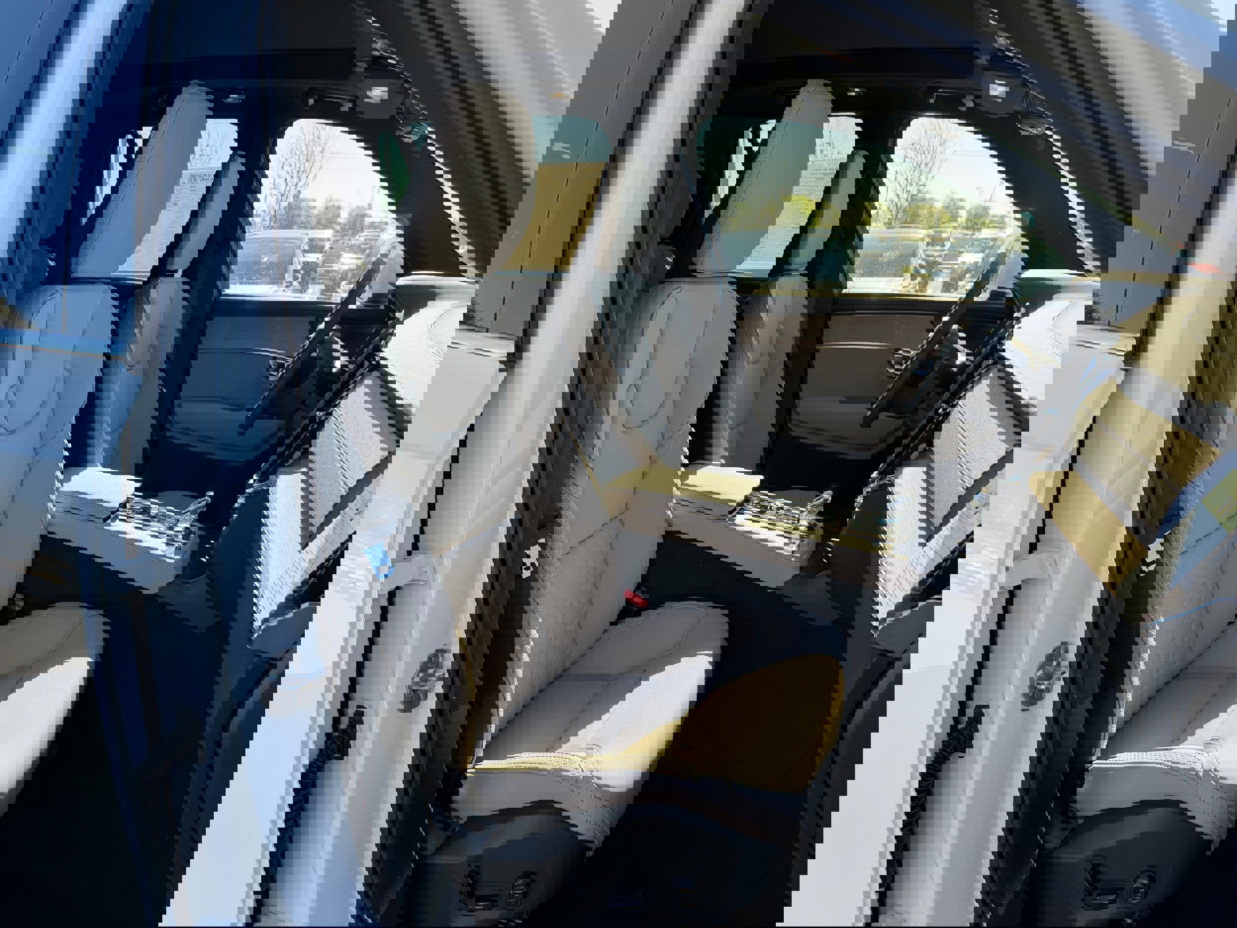 New 2026 Volvo XC90 T8 Plus w/ Protection Package Premier image 8