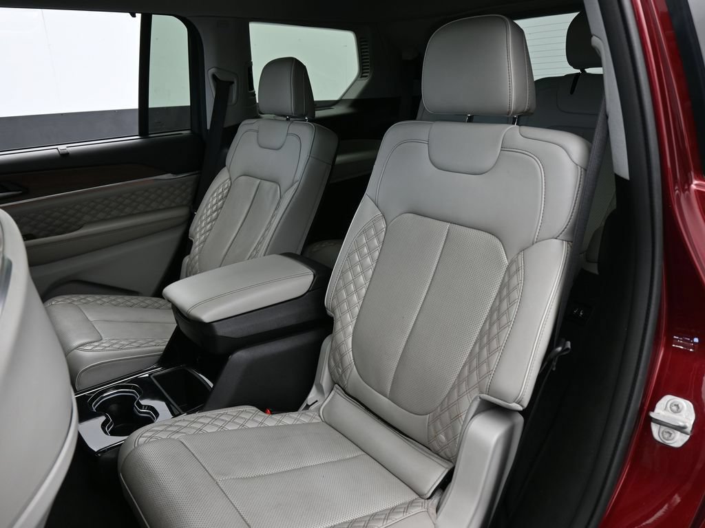 Used 2023 Jeep Grand Cherokee L Summit w/ Luxury Tech Group V AWD/4WD image 36