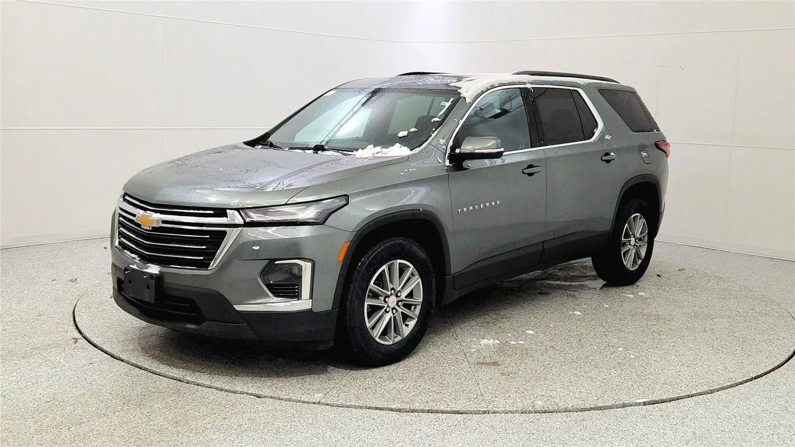 Used 2023 Chevrolet Traverse LT image 3