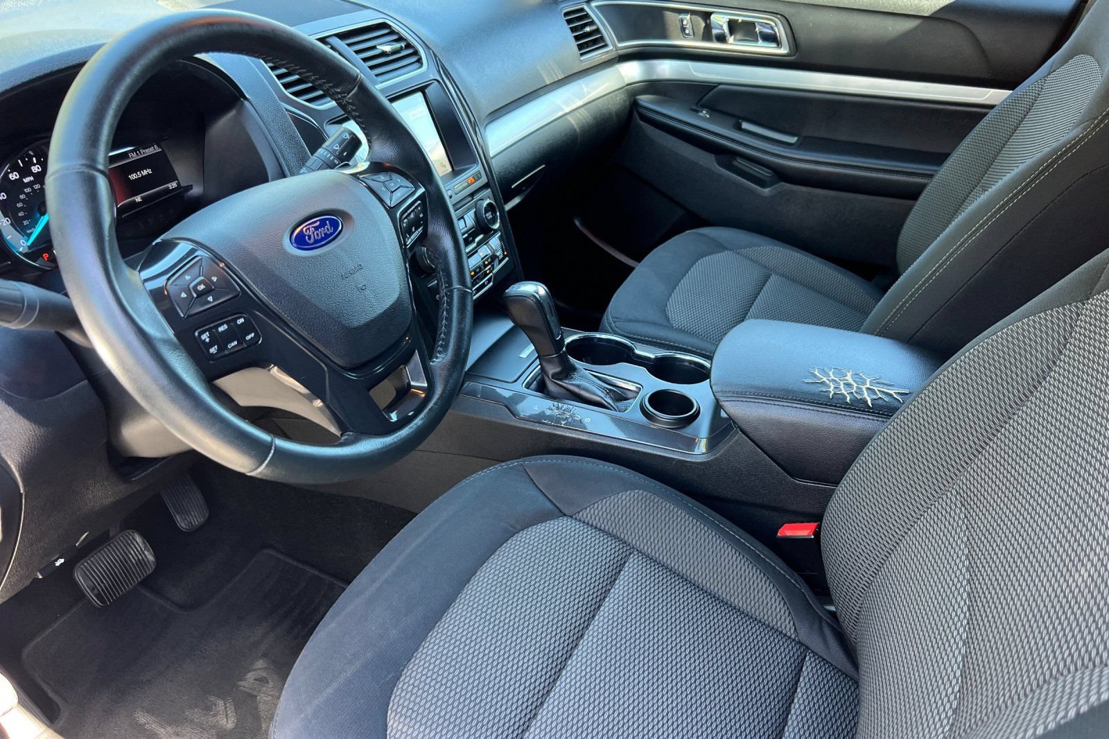 Certified 2017 Ford Explorer XLT w/ Equipment Group 201A FWD image 11