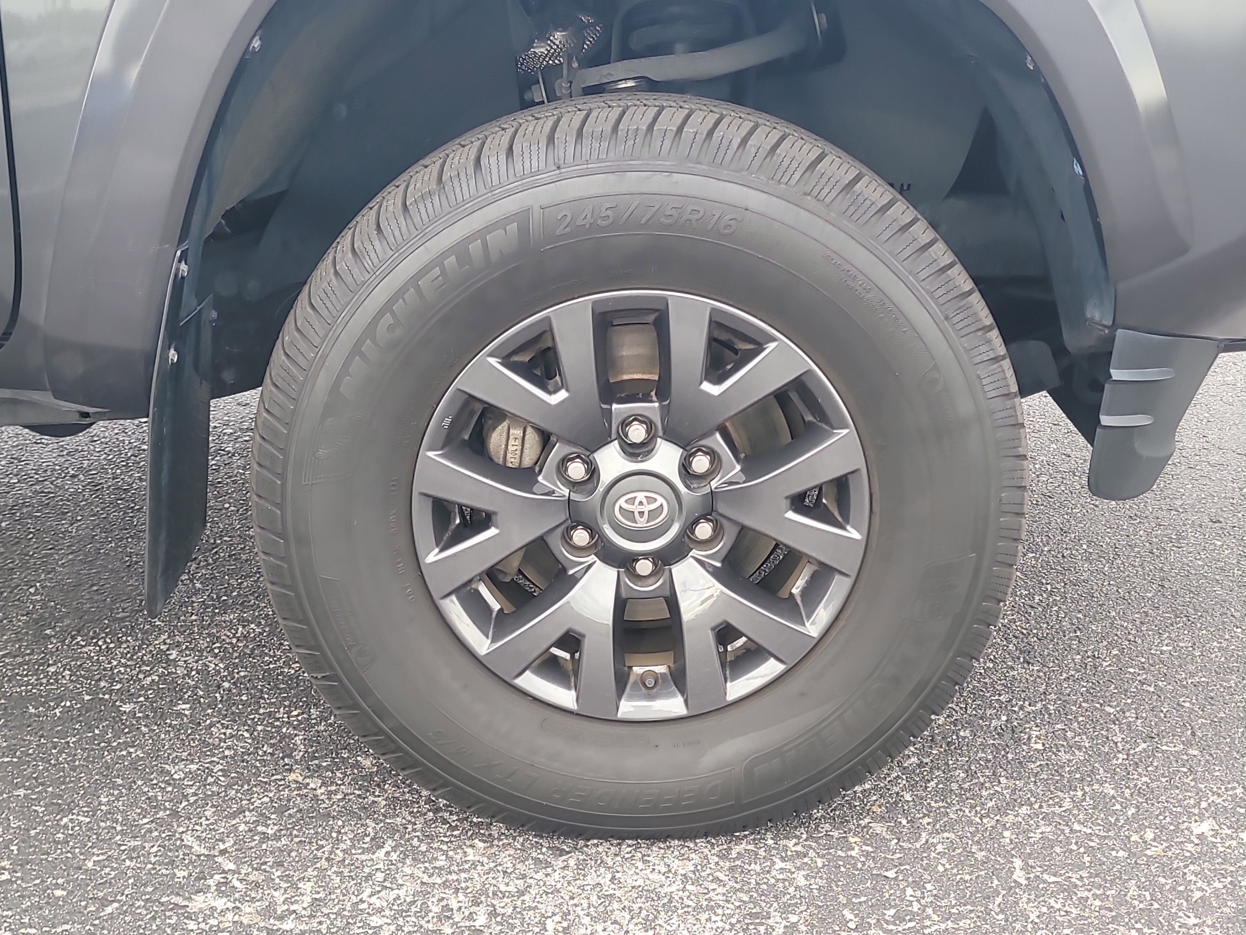 Certified 2022 Toyota Tacoma SR5 w/ Technology Package AWD/4WD image 10