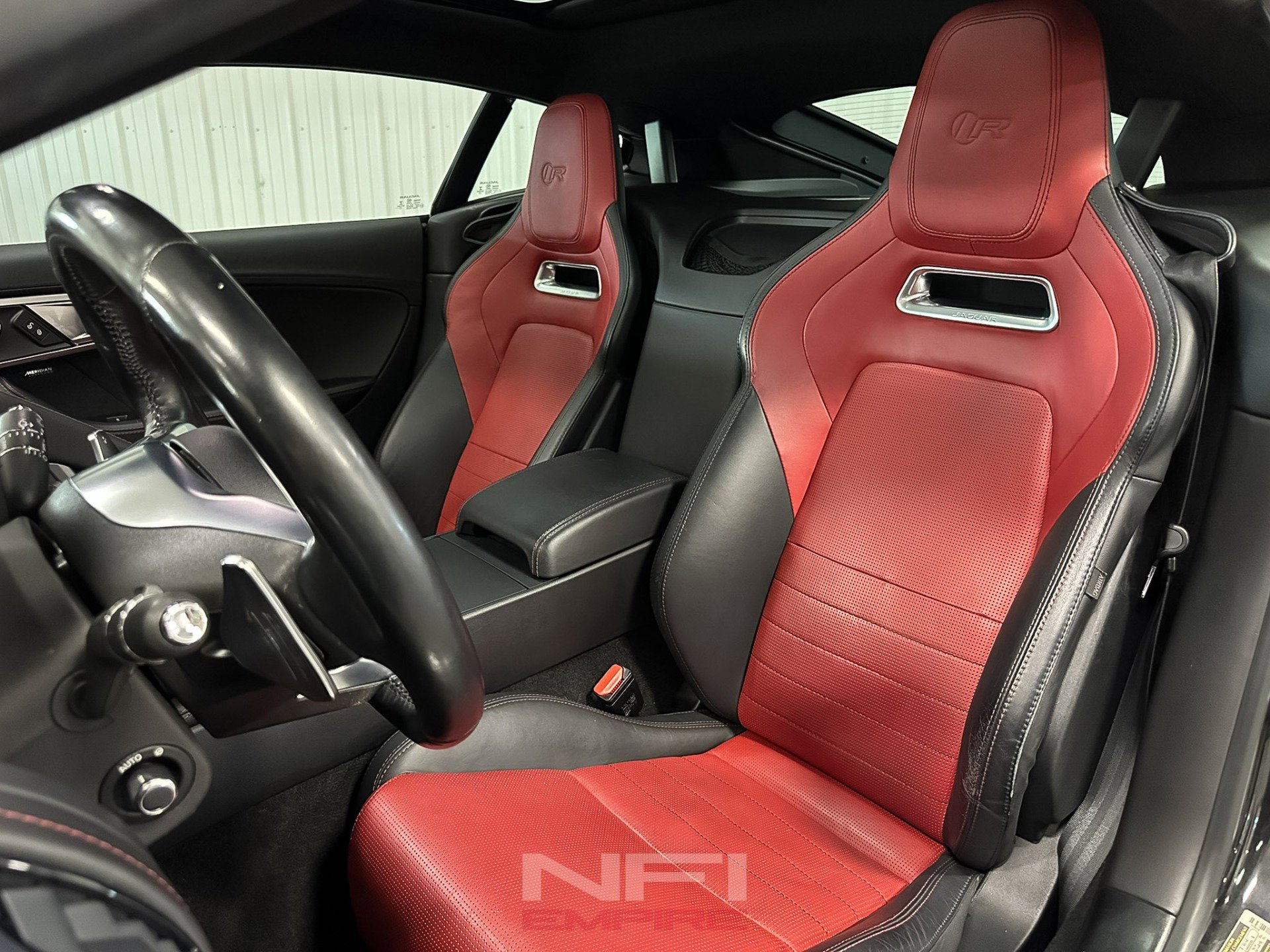 Used 2018 Jaguar F-TYPE R AWD/4WD image 32