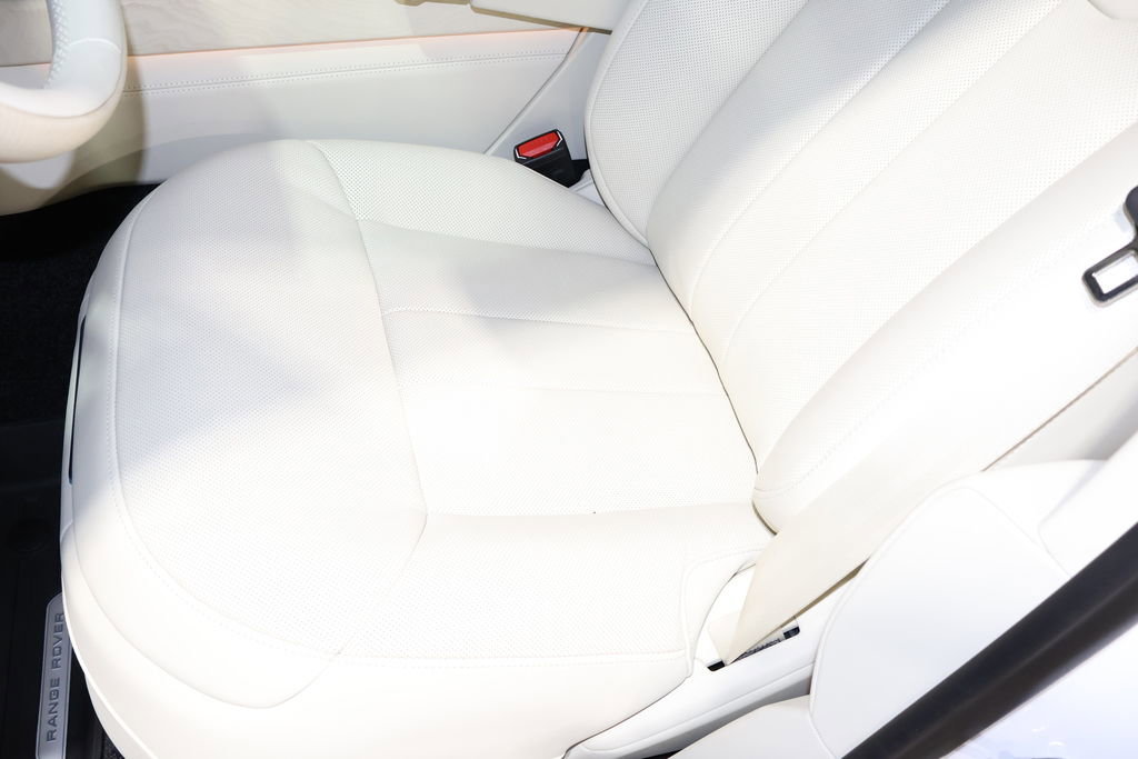 Used 2024 Land Rover Range Rover Long Wheelbase SE image 25