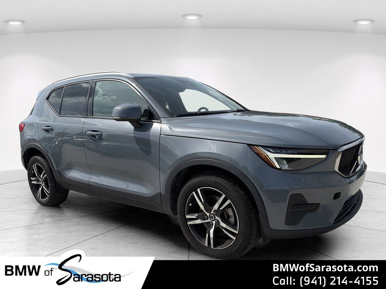 Used 2023 Volvo XC40 B4 Core w/ Convenience Package FWD image 1