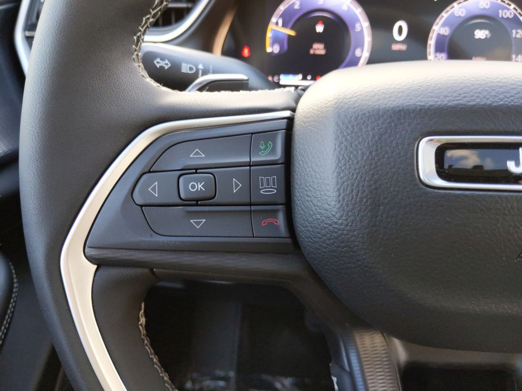 Used 2025 Jeep Grand Cherokee L Laredo w/ Luxury Tech Group I RWD image 26