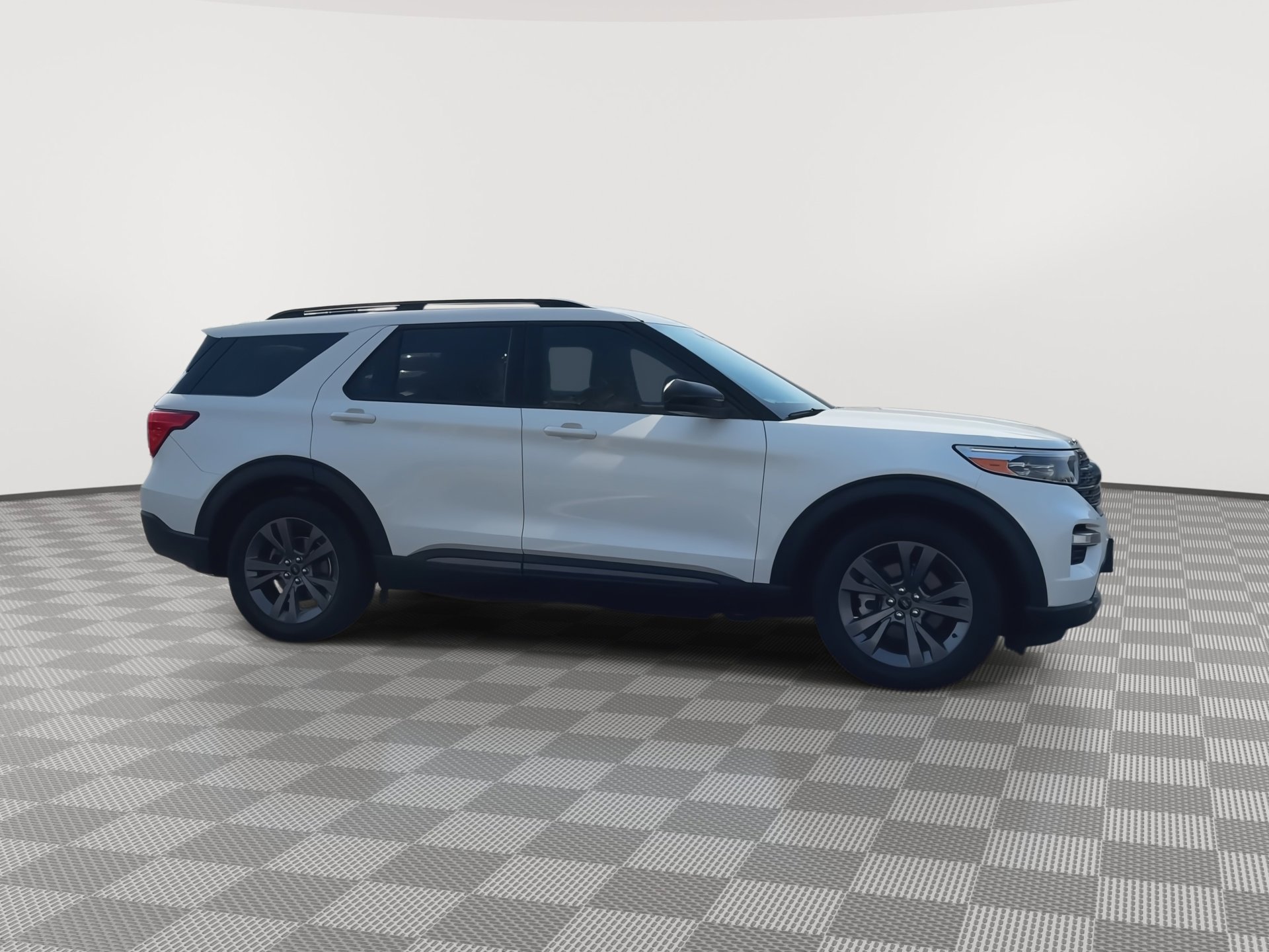 Used 2023 Ford Explorer XLT w/ Equipment Group 202A image 2