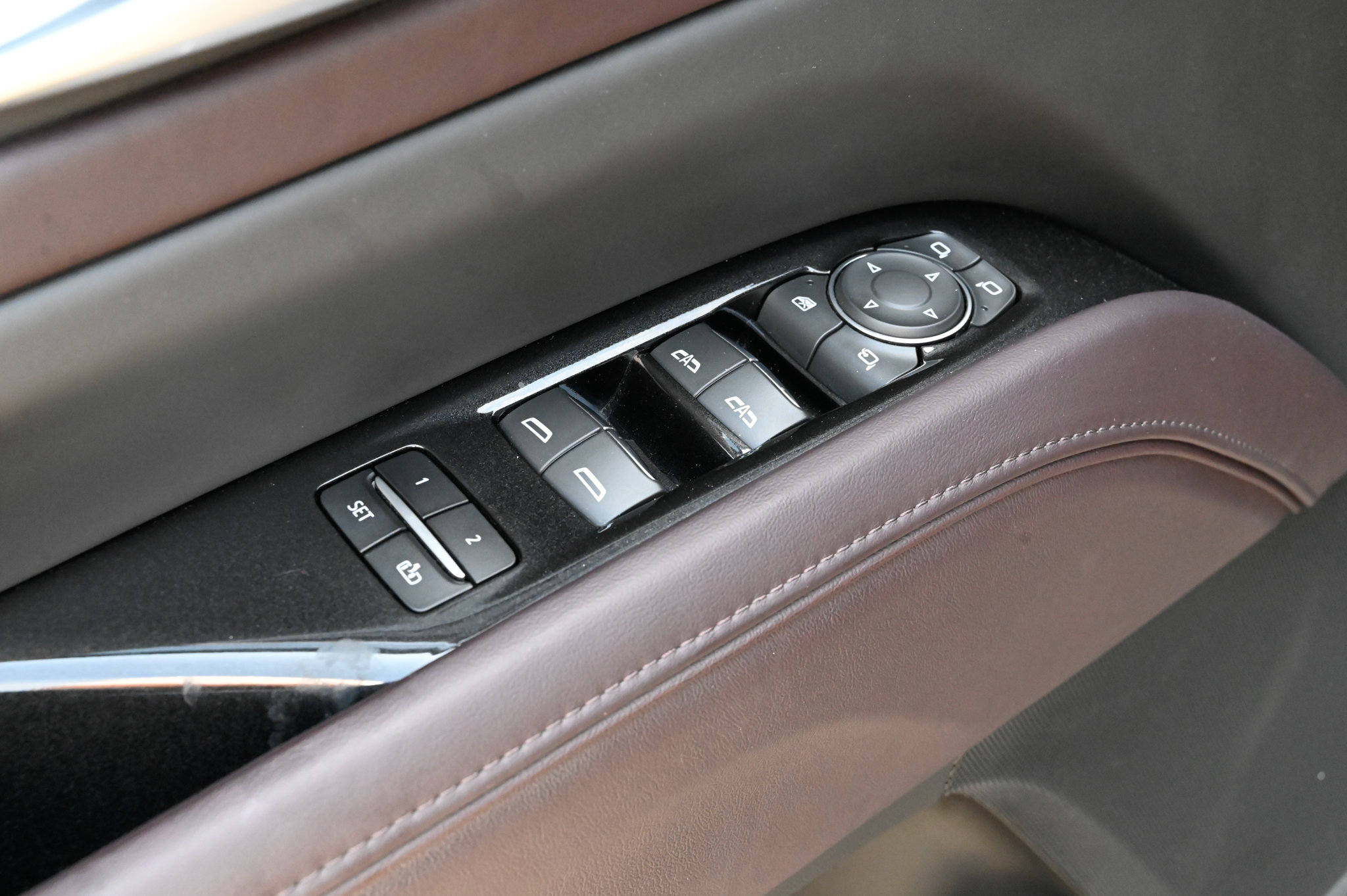 Used 2023 Cadillac Escalade ESV Sport Platinum w/ LPO, ONYX Package AWD/4WD image 23