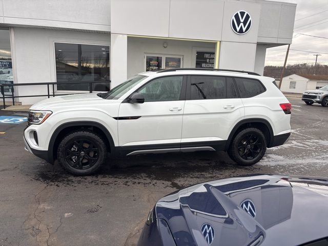 New 2026 Volkswagen Atlas Peak Edition image 2