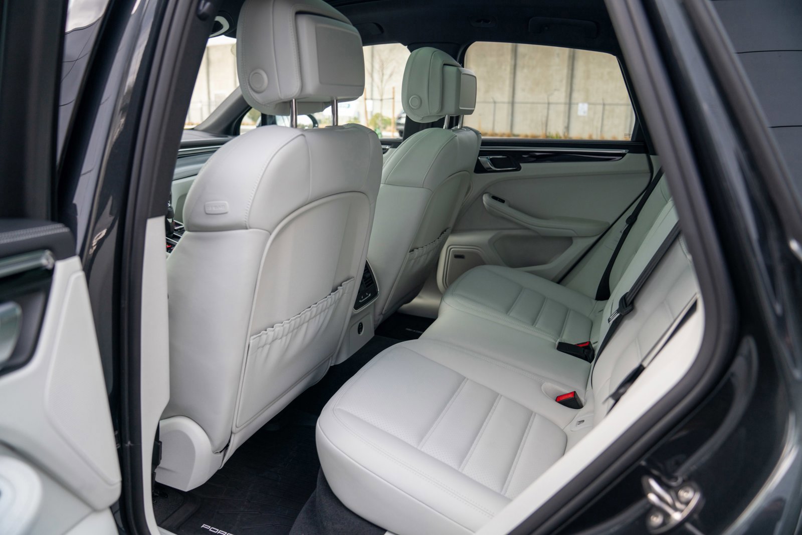 Certified 2025 Porsche Macan image 23