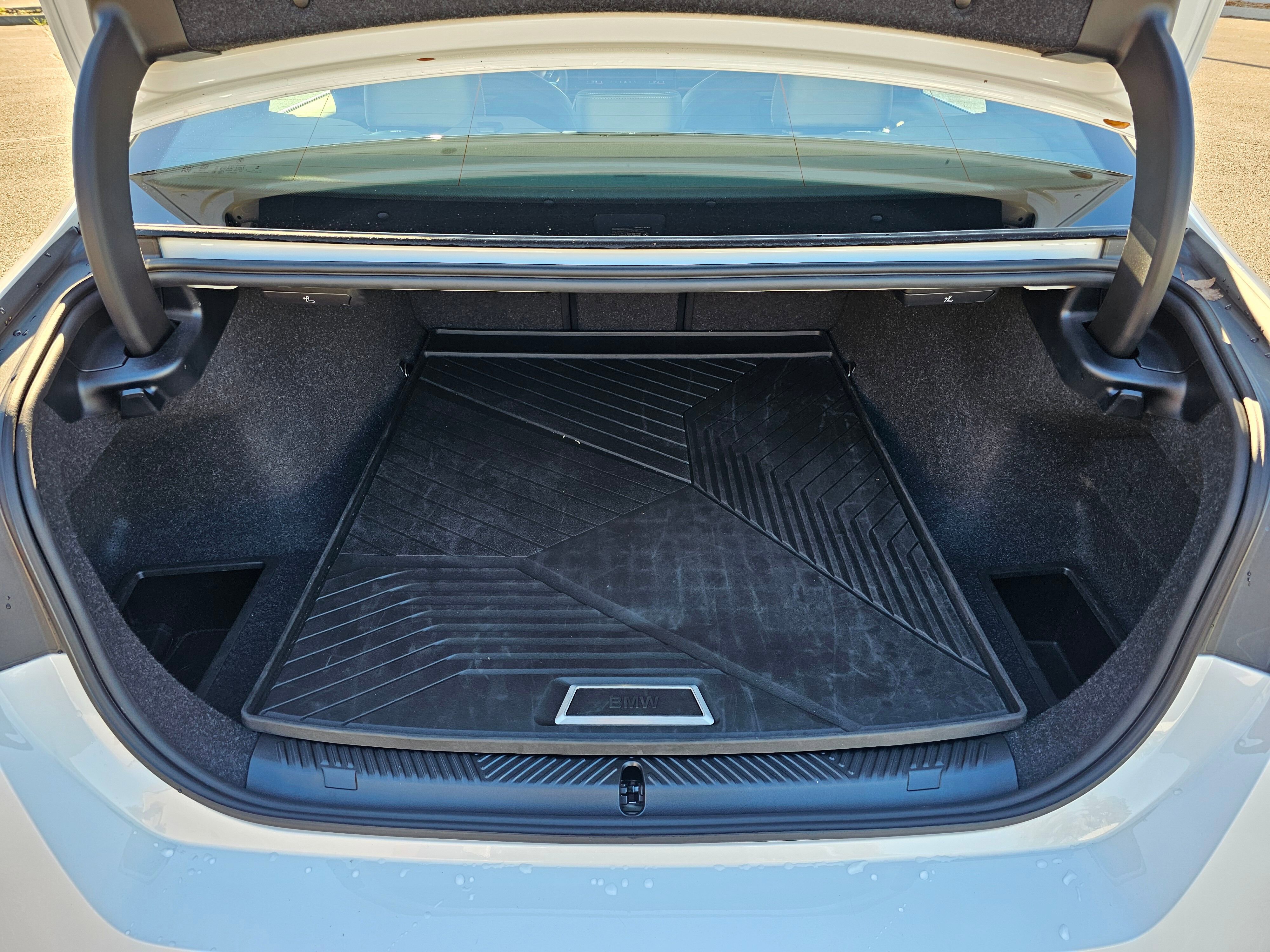 Certified 2025 BMW 530i xDrive w/ Premium Package image 28