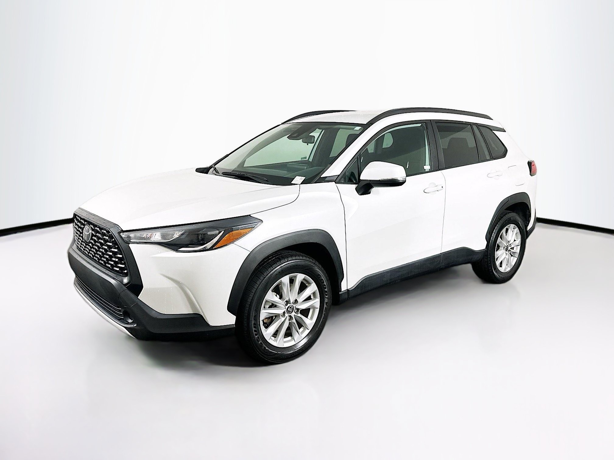 Used 2022 Toyota Corolla Cross LE FWD image 3