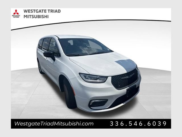 Used 2026 Chrysler Pacifica Select