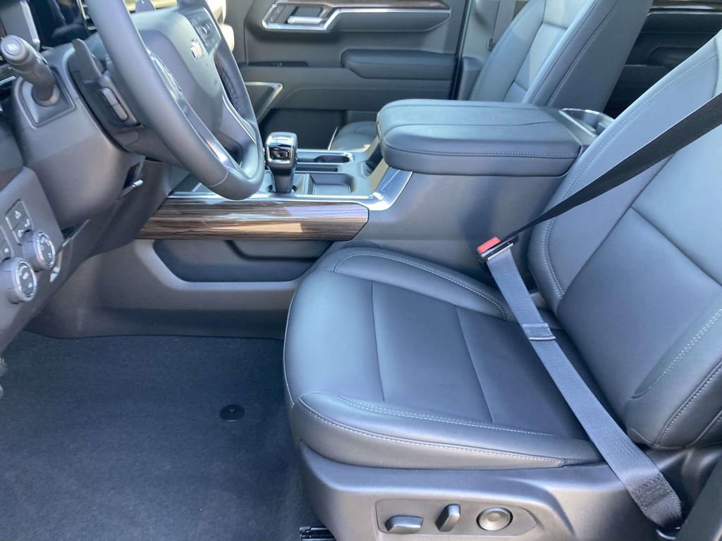 New 2026 Chevrolet Silverado 1500 LT w/ Leather Package image 16
