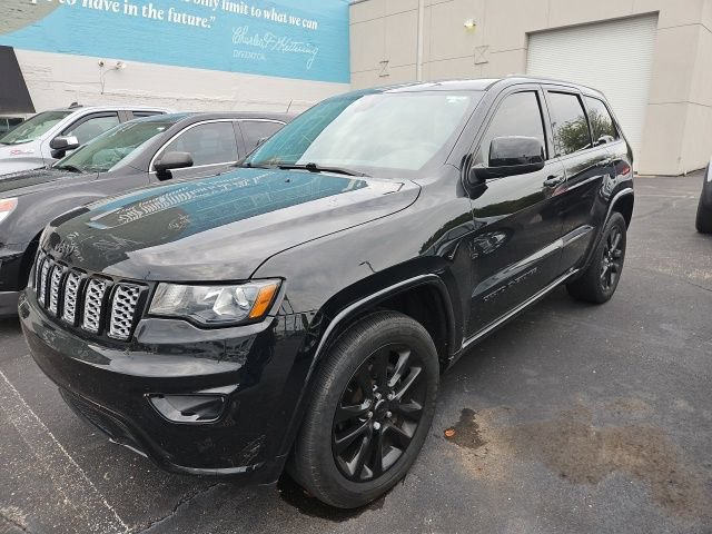 Used 2018 Jeep Grand Cherokee Altitude AWD/4WD image 7