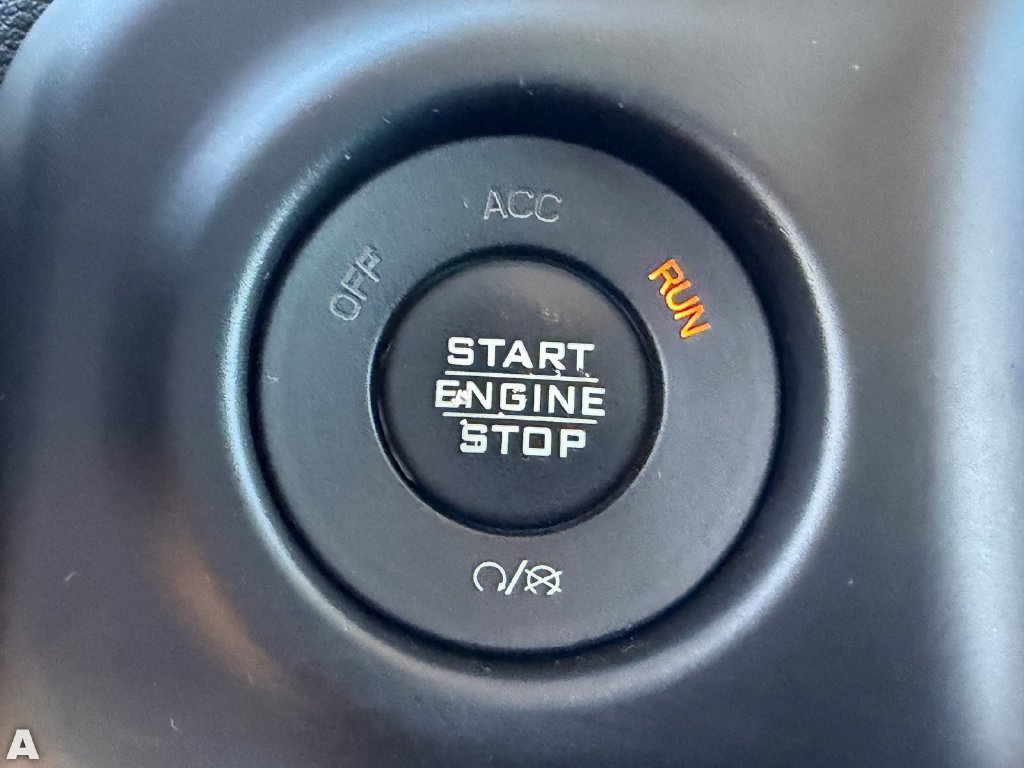 Used 2019 Jeep Wrangler Unlimited Sahara AWD/4WD image 31